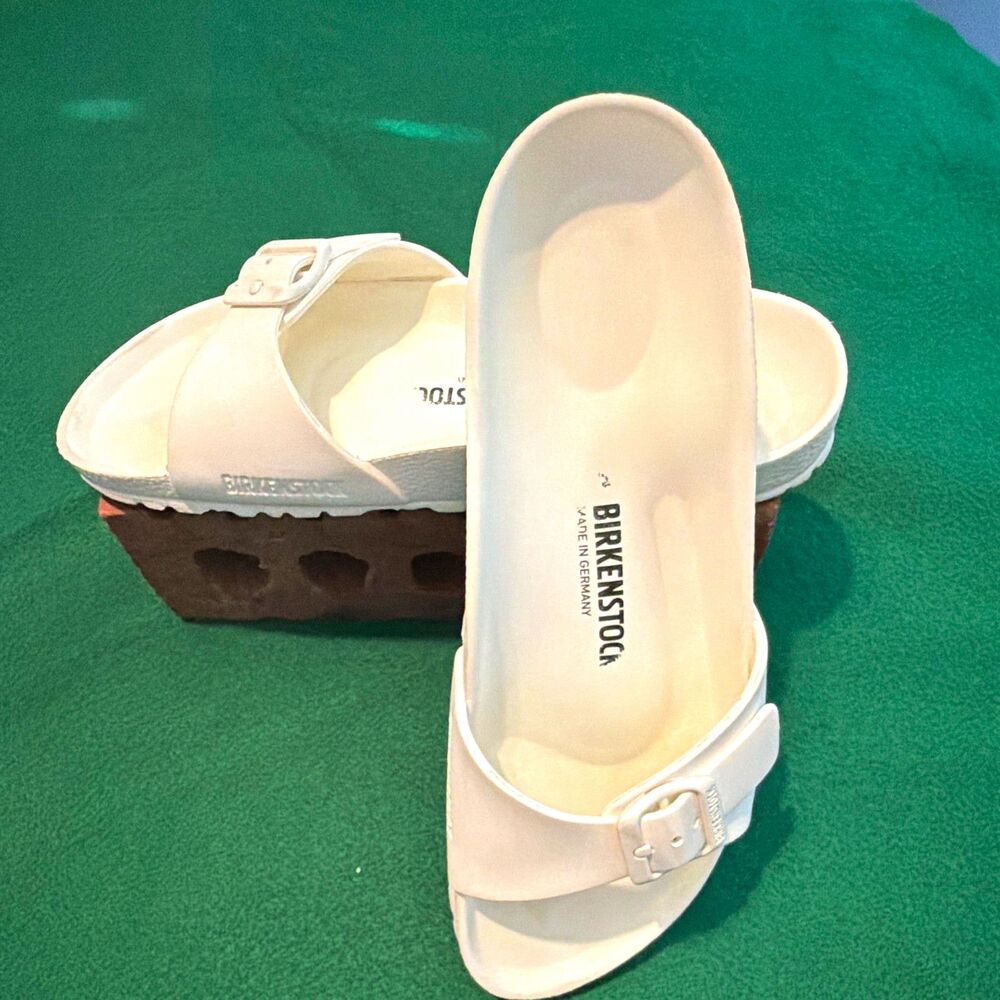 Birkenstock Women’s White Slide Sandals Adjustable Buckle Solid Logo US 8
